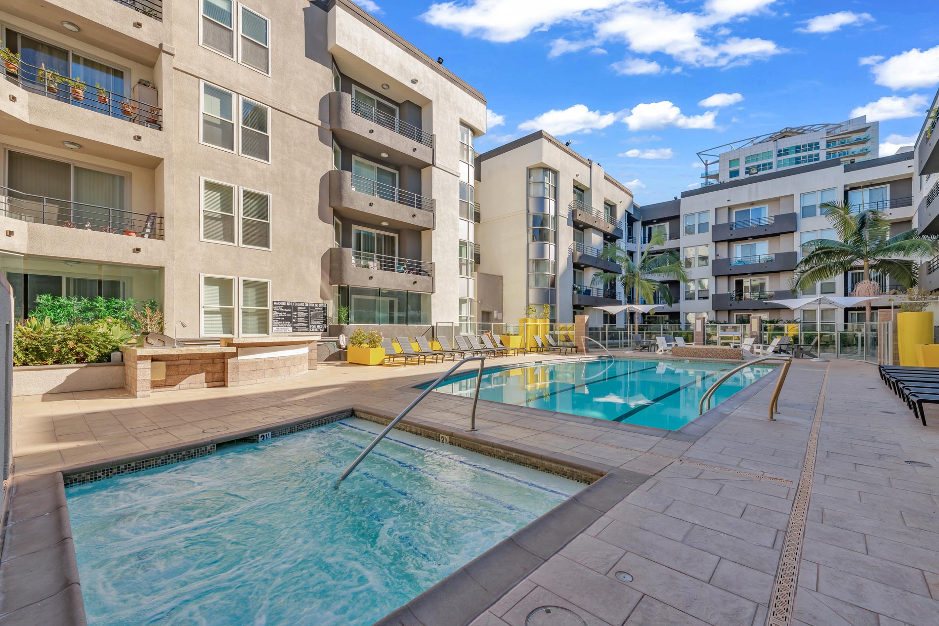 Balcony 1BR with Workspace - Gallery Image