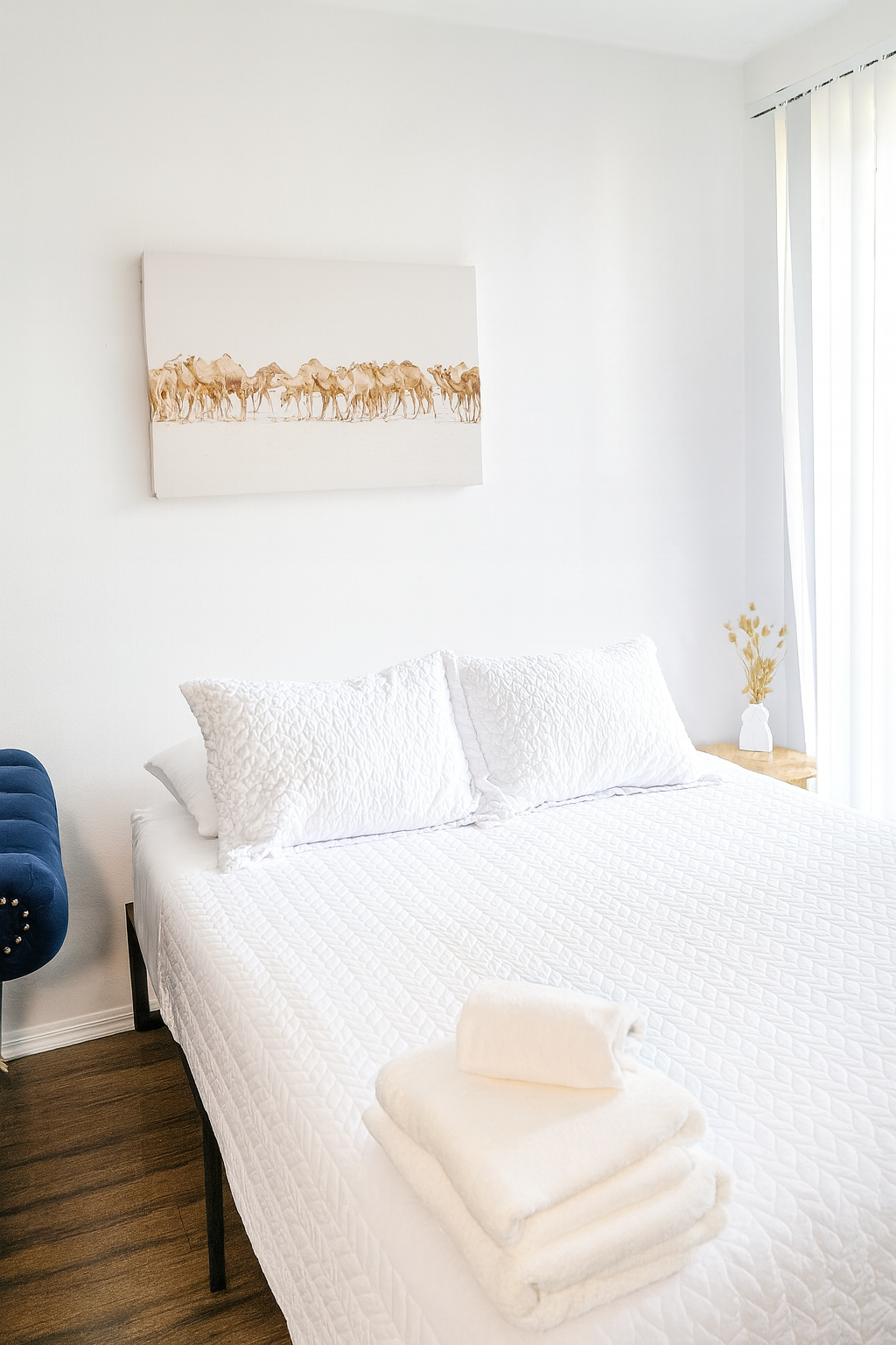 Balcony 1BR with Workspace - Gallery Image