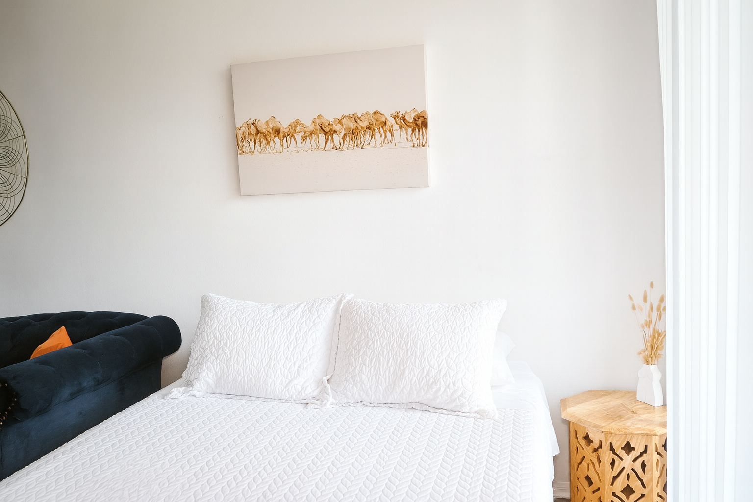 Balcony 1BR with Workspace - Gallery Image