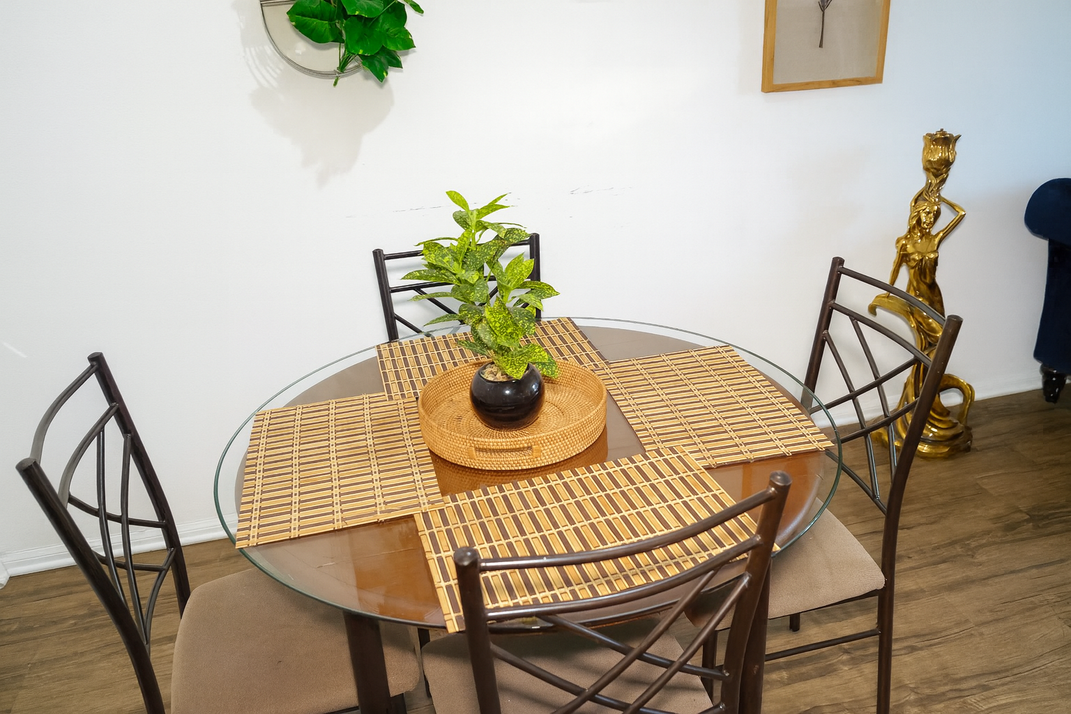 Balcony 1BR with Workspace - Gallery Image