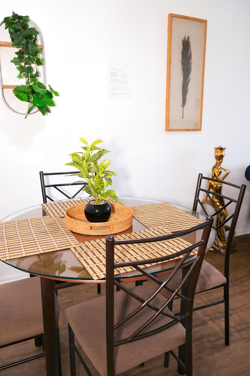 Balcony 1BR with Workspace - Gallery Image