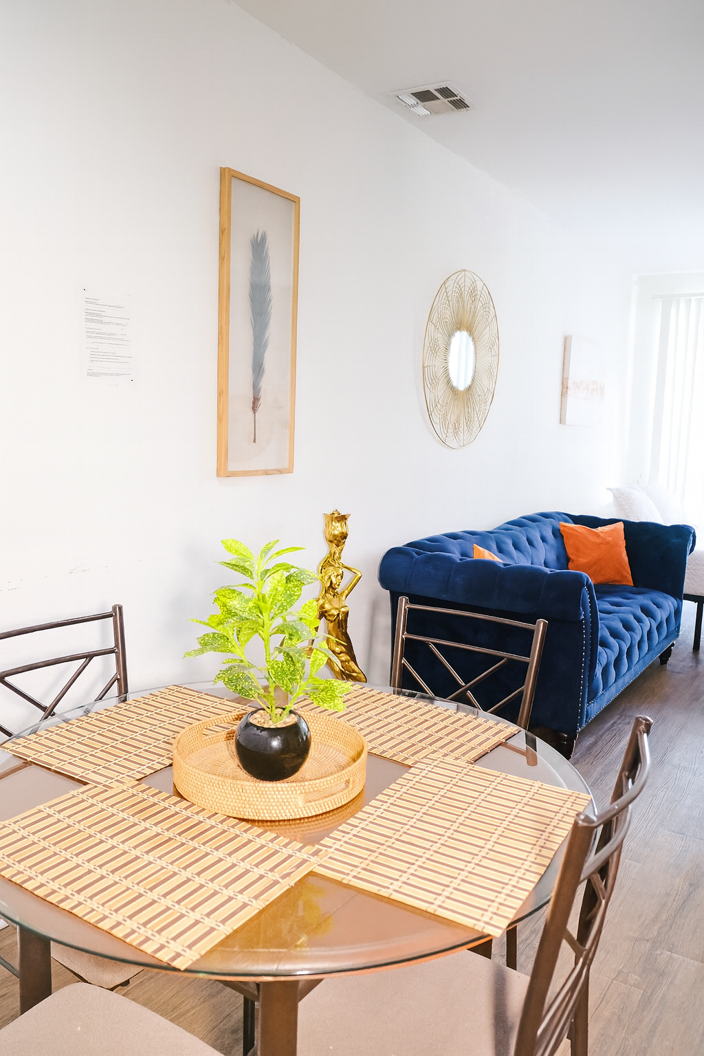 Balcony 1BR with Workspace - Gallery Image