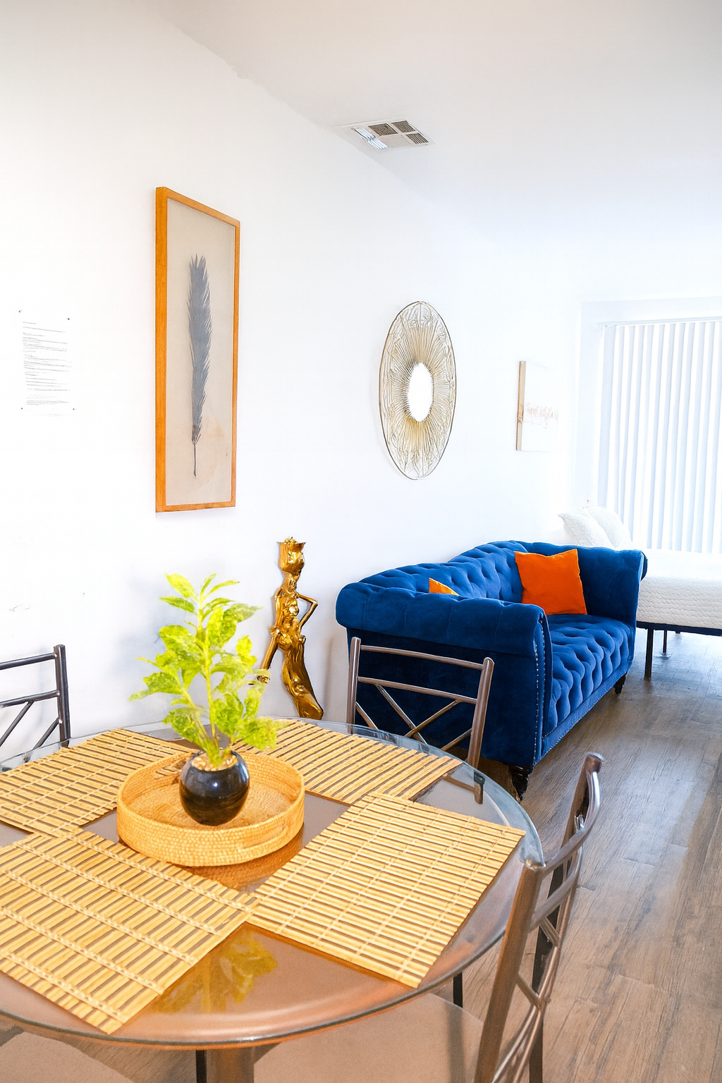Balcony 1BR with Workspace - Gallery Image