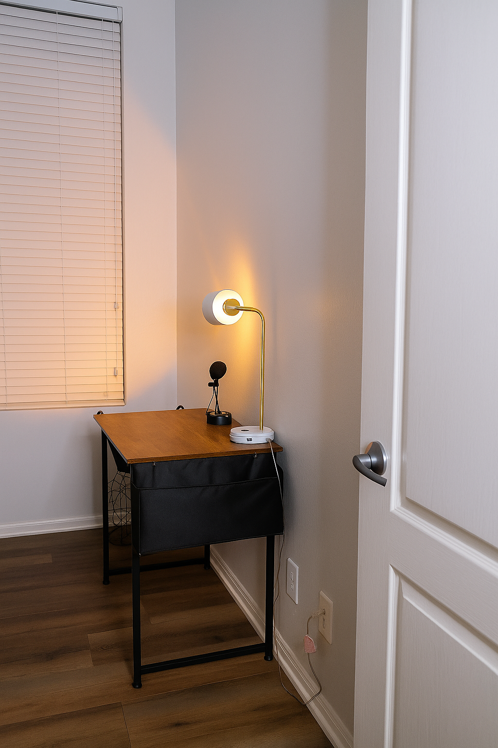 Coastal 1BR Near the Marina - Gallery Image