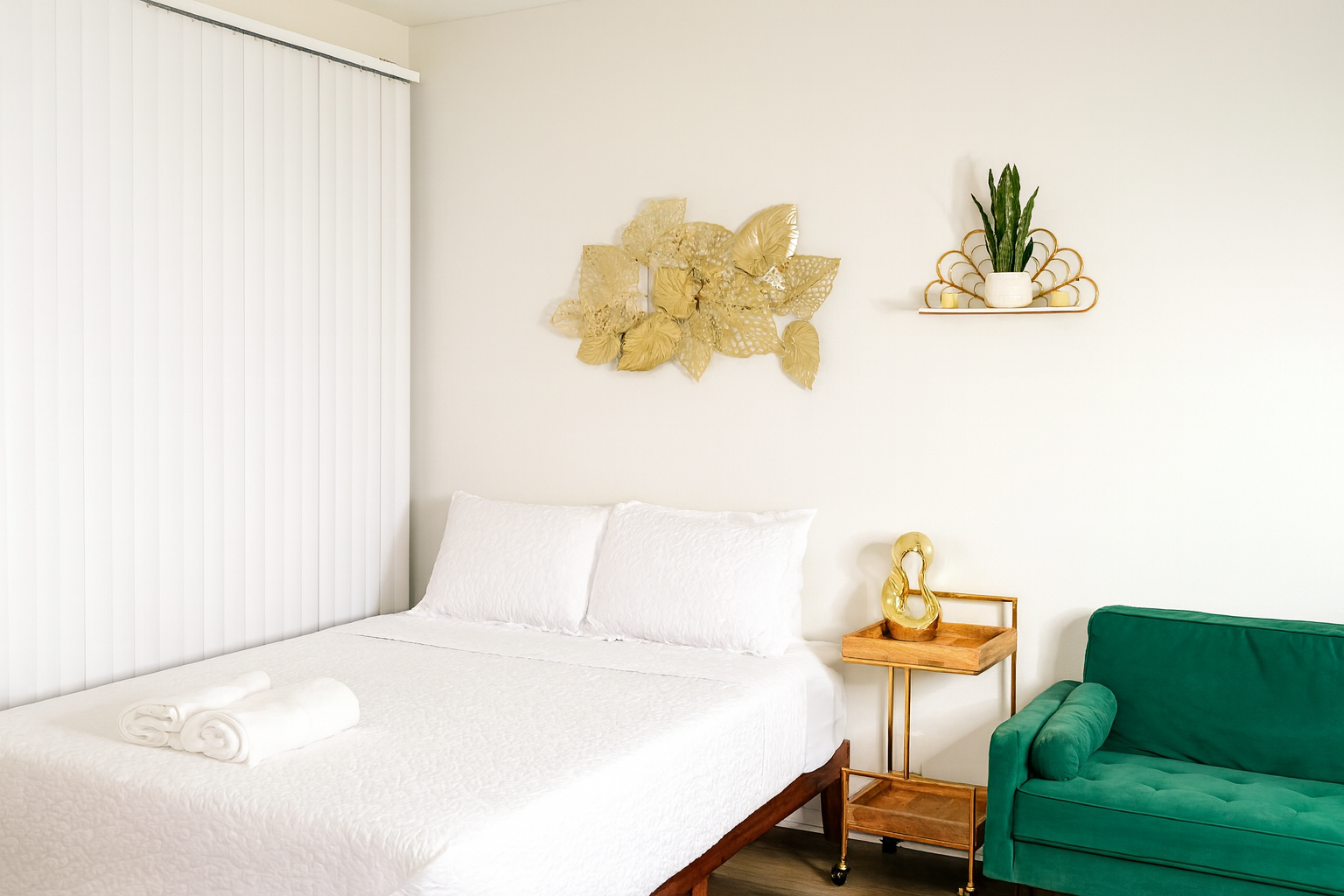 Coastal 1BR Near the Marina - Gallery Image