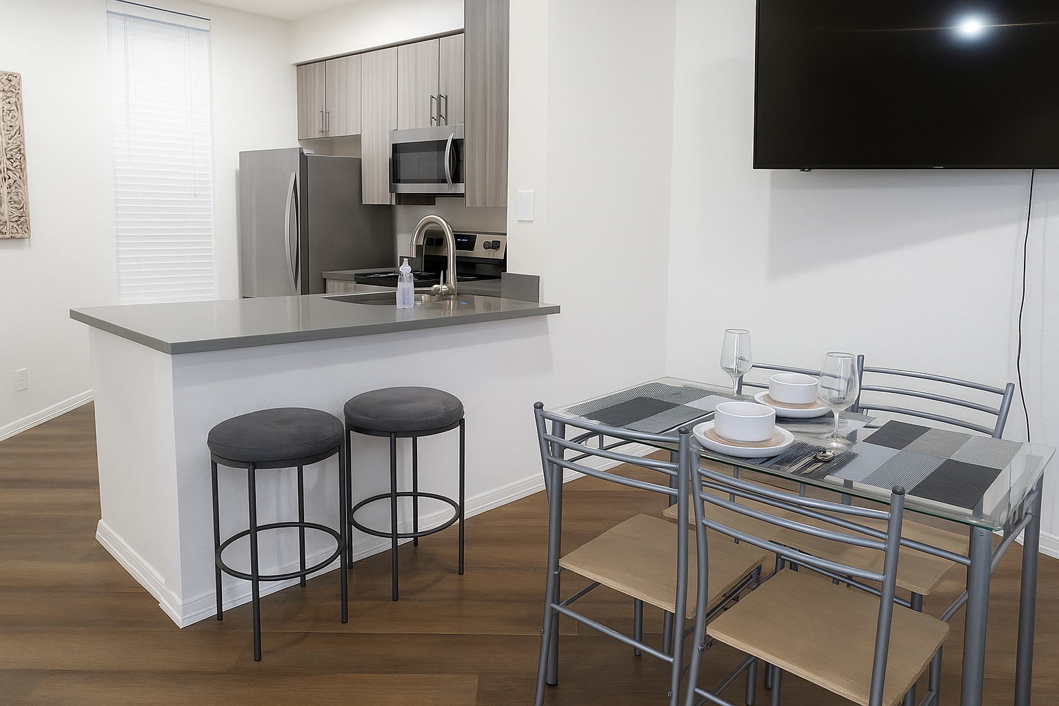 Coastal 1BR Near the Marina - Gallery Image