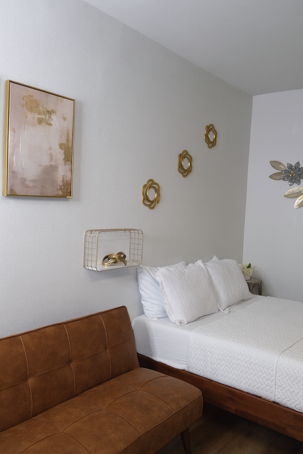 Poolside Studio at Del Rey - Gallery Image