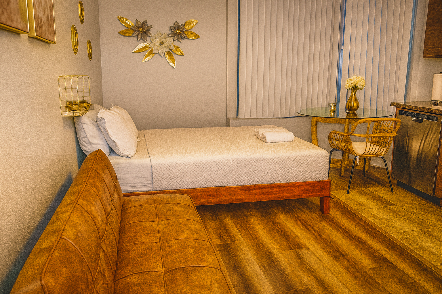 Poolside Studio at Del Rey - Gallery Image